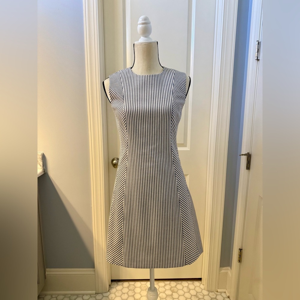 Theory Helaina Shift Dress - NWT - 4